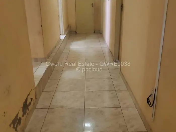 7 Bedroom House for Sale in Senga, Gweru