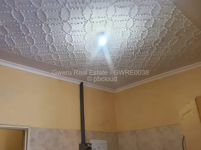 7 Bedroom House for Sale in Senga, Gweru