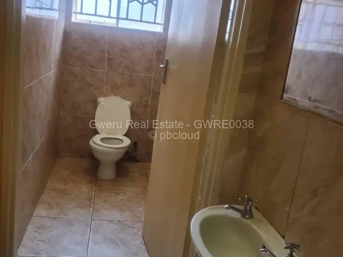 7 Bedroom House for Sale in Senga, Gweru