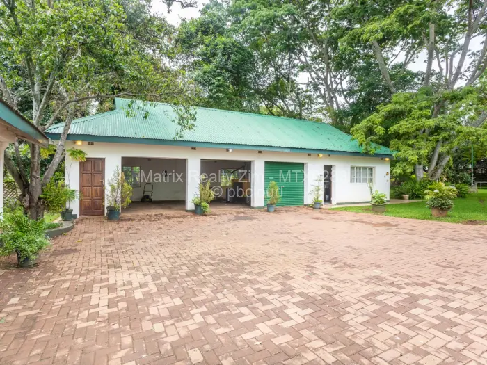 6 Bedroom House for Sale in Chisipite, Harare