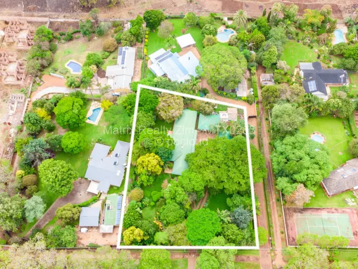 6 Bedroom House for Sale in Chisipite, Harare