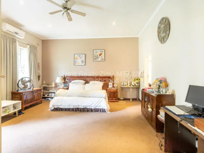 6 Bedroom House for Sale in Chisipite, Harare