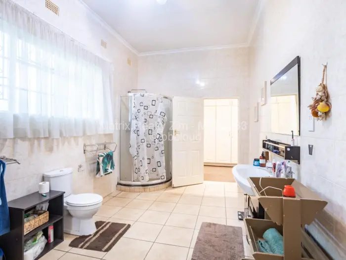 6 Bedroom House for Sale in Chisipite, Harare