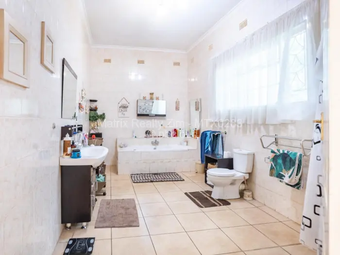 6 Bedroom House for Sale in Chisipite, Harare