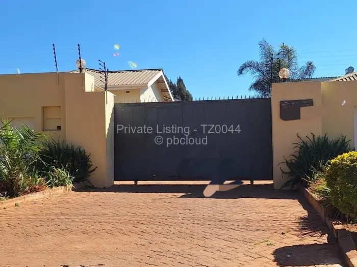 Townhouse/Cluster to Rent in Greendale North, Harare