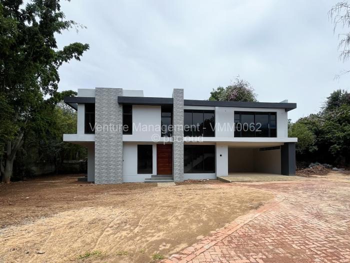 Townhouse/Cluster for Sale in Highlands, Harare