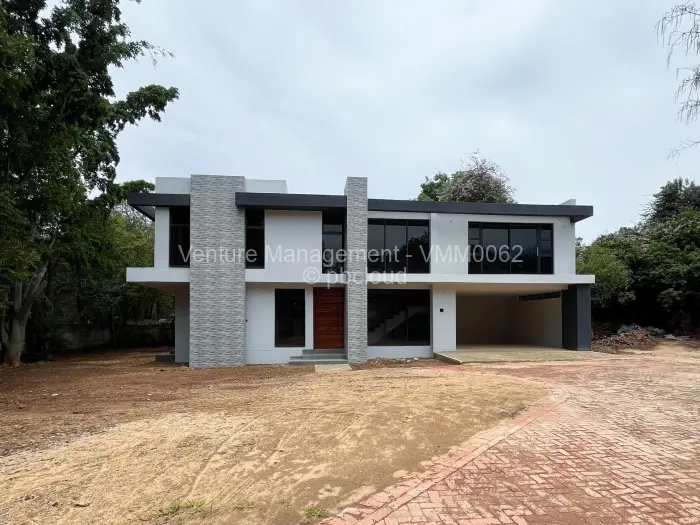 Townhouse/Cluster for Sale in Highlands, Harare