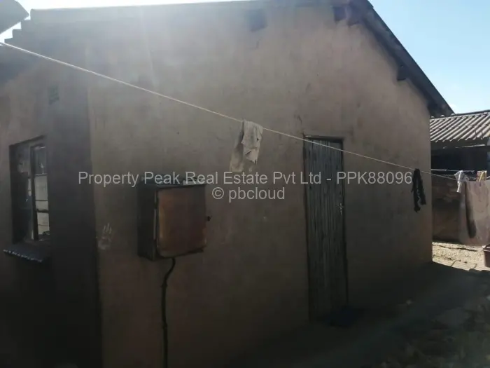 5 Bedroom House for Sale in Glen View, Harare