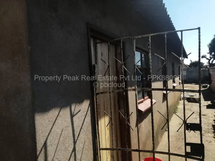 5 Bedroom House for Sale in Glen View, Harare
