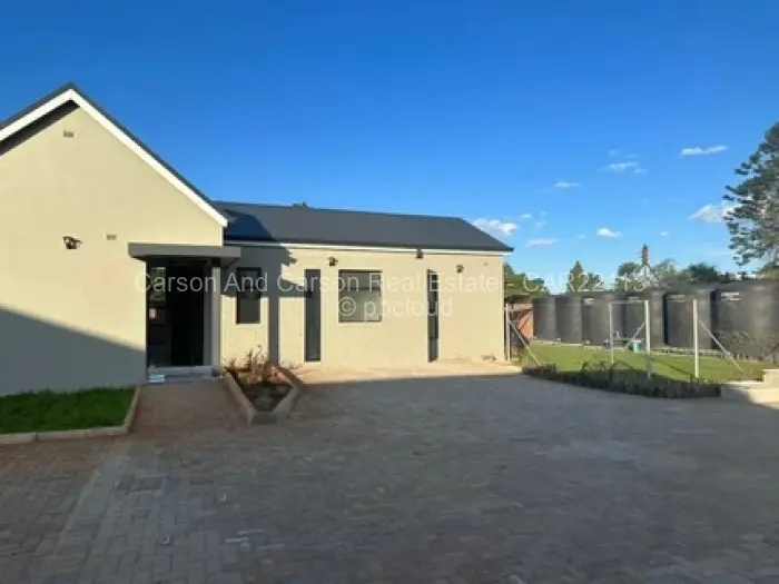 Townhouse/Cluster to Rent in Bluff Hill, Harare