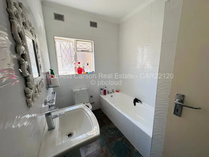 4 Bedroom House to Rent in Hillside