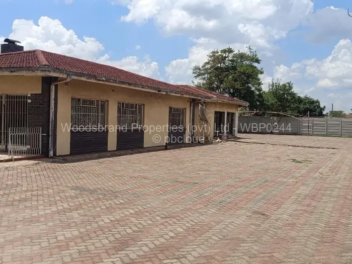 5 Bedroom House for Sale in Highfield, Harare