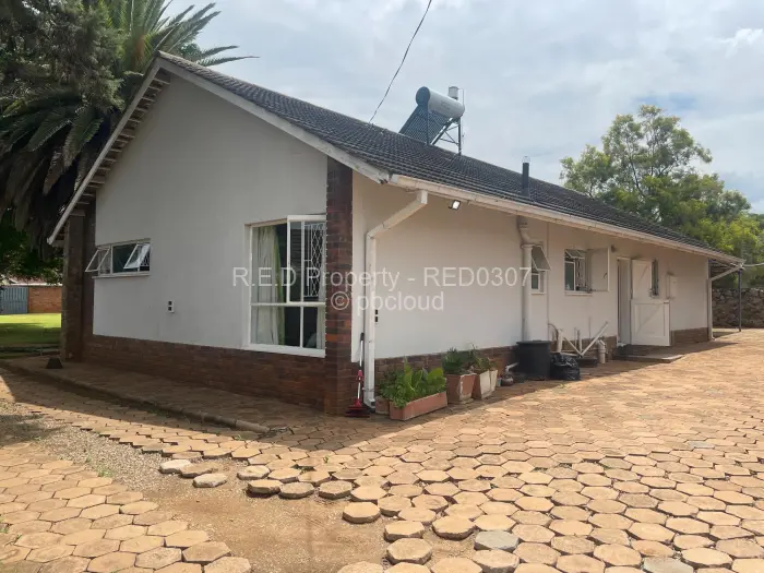 3 Bedroom House for Sale in Ilanda, Bulawayo