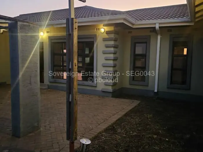 4 Bedroom House to Rent in Fairview