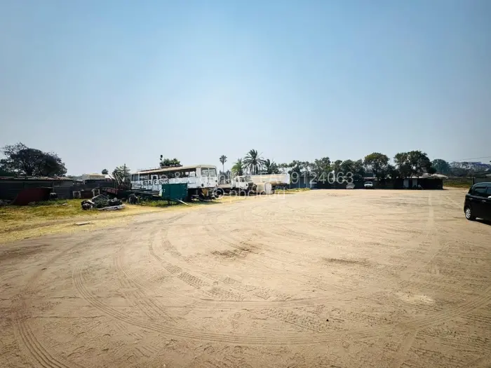Warehouse/Industrial to Rent in Waterfalls, Harare