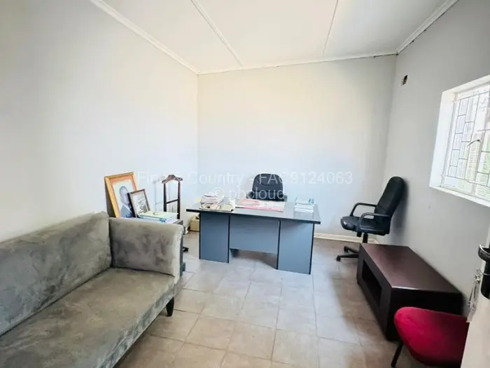 Warehouse/Industrial to Rent in Waterfalls, Harare