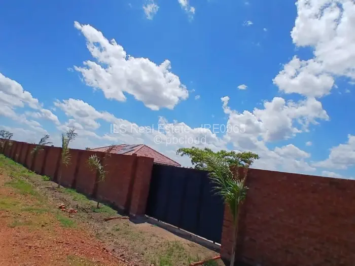 3 Bedroom Cottage/Garden Flat for Sale in Kadoma, Kadoma