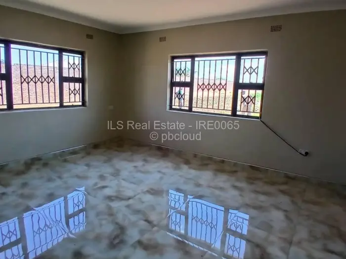 3 Bedroom Cottage/Garden Flat for Sale in Kadoma, Kadoma