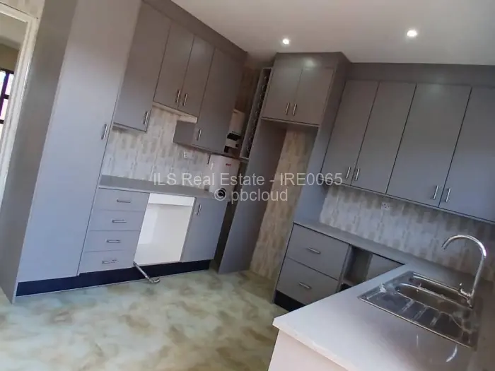 3 Bedroom Cottage/Garden Flat for Sale in Kadoma, Kadoma