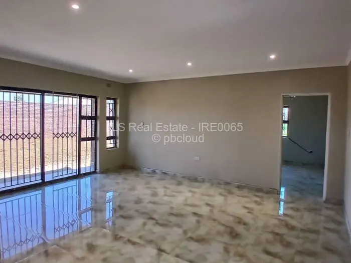 3 Bedroom Cottage/Garden Flat for Sale in Kadoma, Kadoma