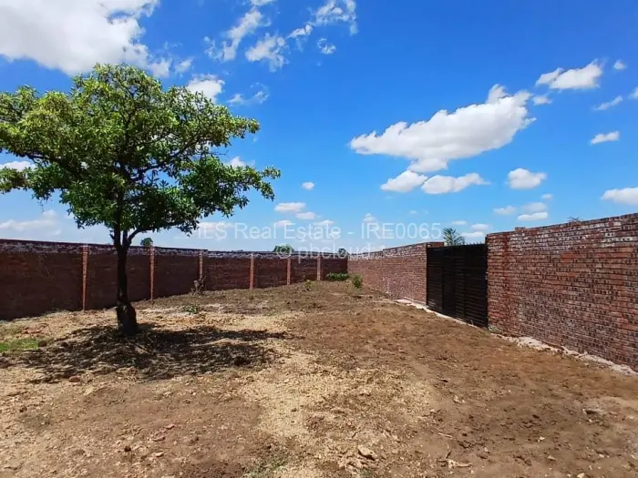 3 Bedroom Cottage/Garden Flat for Sale in Kadoma, Kadoma