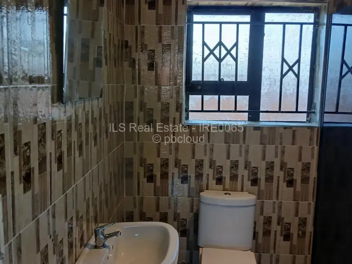 3 Bedroom Cottage/Garden Flat for Sale in Kadoma, Kadoma