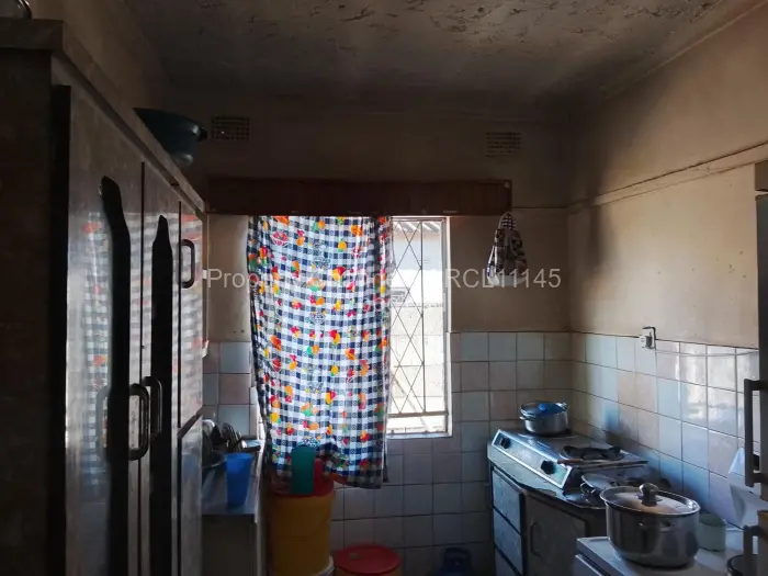 5 Bedroom House for Sale in Chitungwiza, Chitungwiza