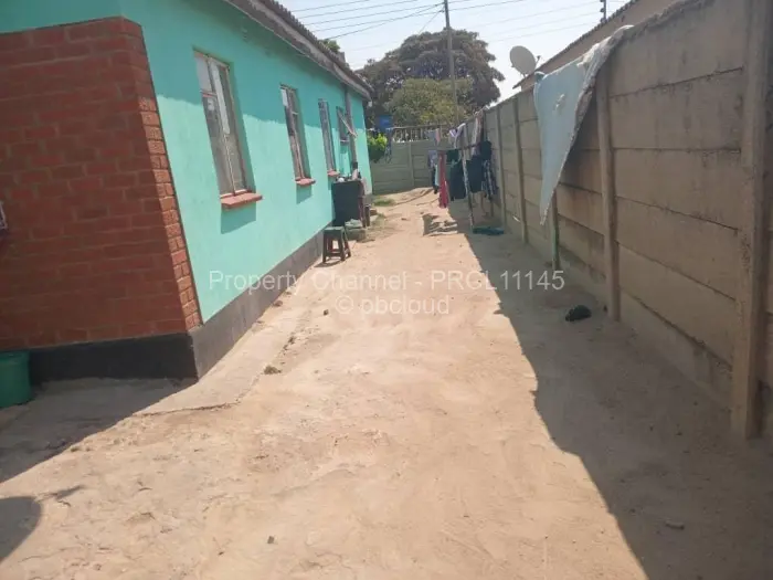 5 Bedroom House for Sale in Chitungwiza, Chitungwiza
