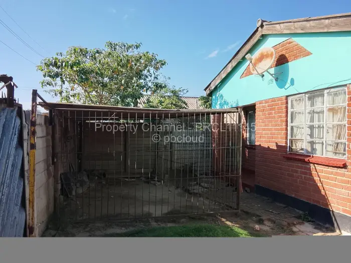 5 Bedroom House for Sale in Chitungwiza, Chitungwiza
