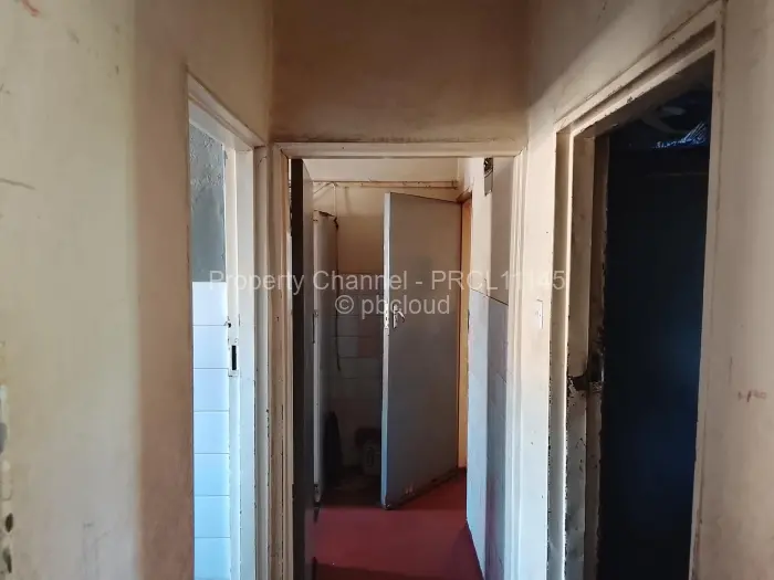5 Bedroom House for Sale in Chitungwiza, Chitungwiza