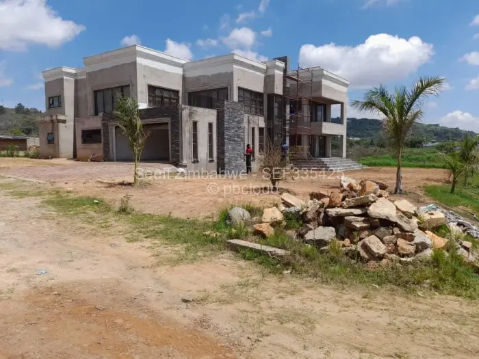 Townhouse/Cluster for Sale in Quinnington, Harare