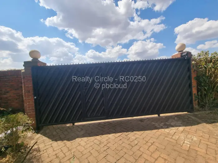 4 Bedroom House to Rent in Mount Pleasant