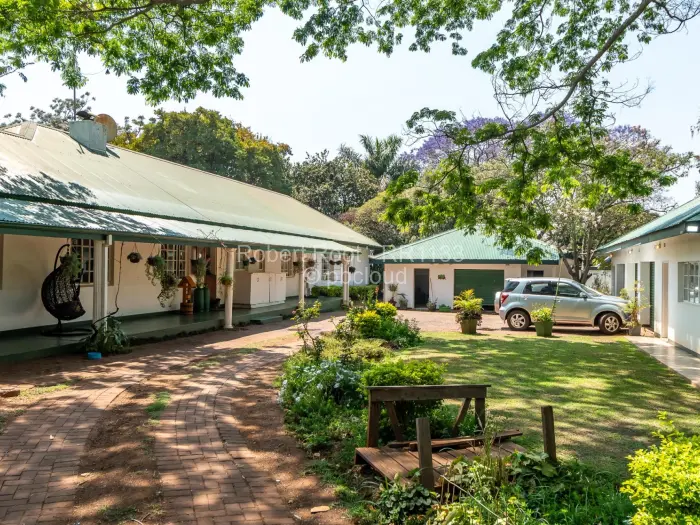 6 Bedroom House for Sale in Chisipite, Harare