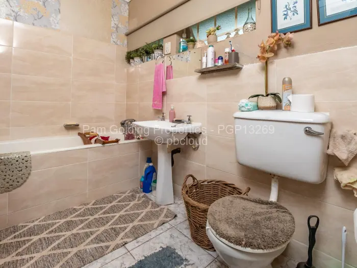 4 Bedroom House to Rent in Glen Lorne