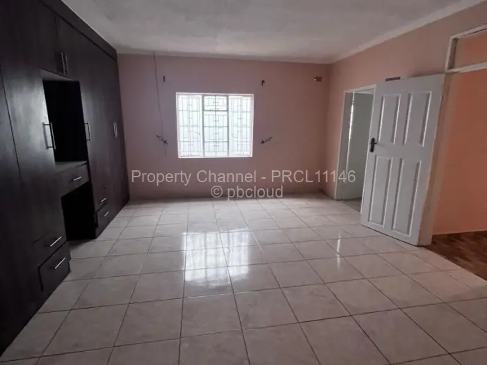 Townhouse/Cluster for Sale in Bluff Hill, Harare