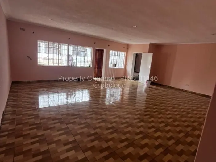 Townhouse/Cluster for Sale in Bluff Hill, Harare