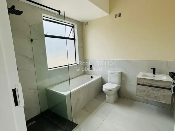 Townhouse/Cluster to Rent in Bluff Hill, Harare