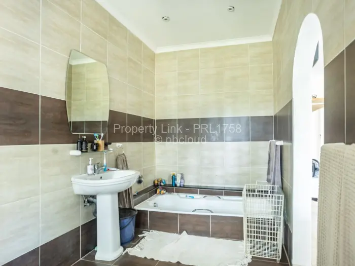 5 Bedroom House for Sale in Helensvale, Harare