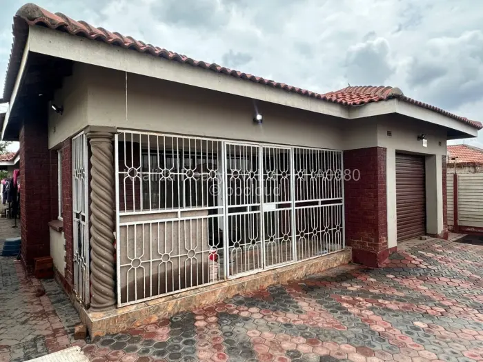 4 Bedroom House for Sale in Glen View, Harare