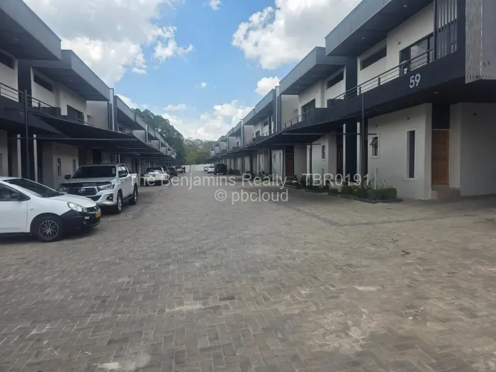 Townhouse/Cluster to Rent in Avondale, Harare