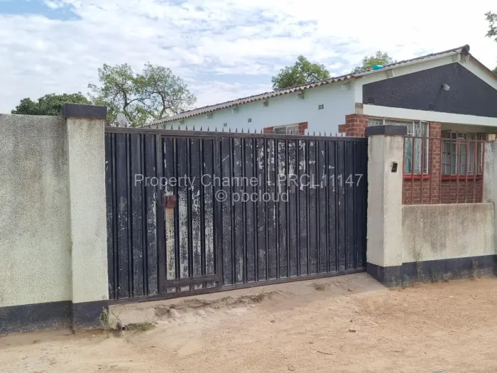 4 Bedroom House for Sale in Chitungwiza, Chitungwiza