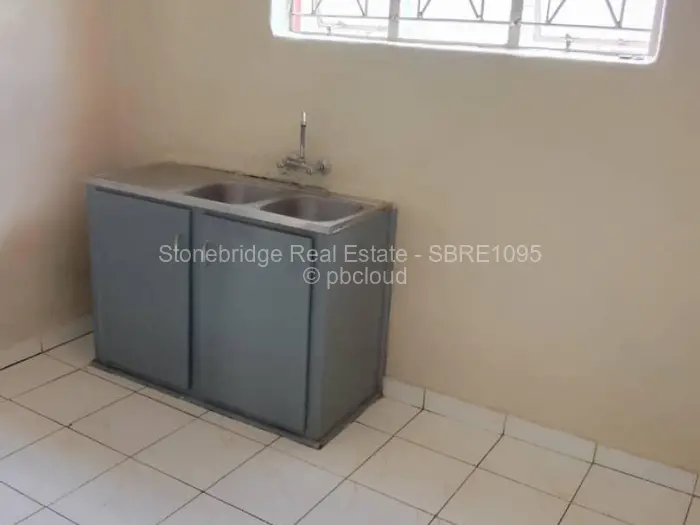 2 Bedroom House to Rent in Sunning Hill, Bulawayo