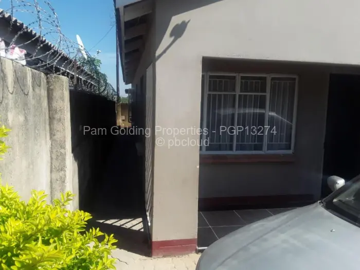 4 Bedroom House for Sale in Chitungwiza, Chitungwiza