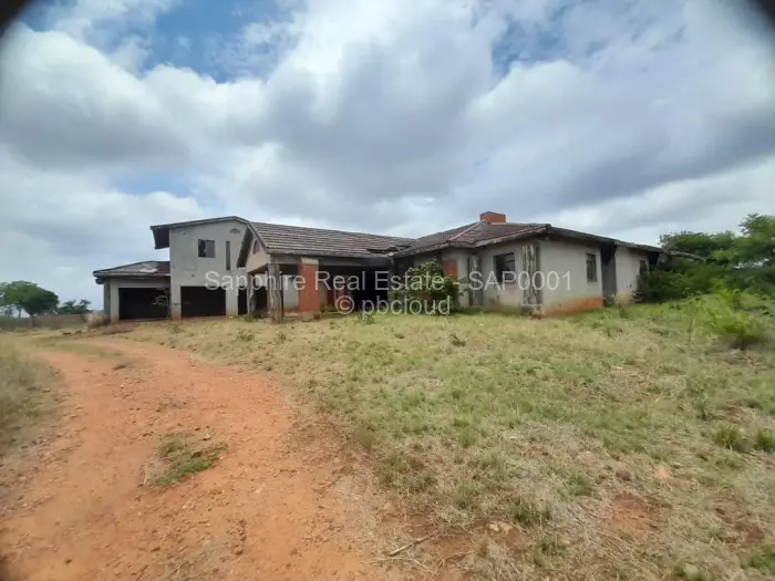 5 Bedroom House for Sale in Burnside, Bulawayo