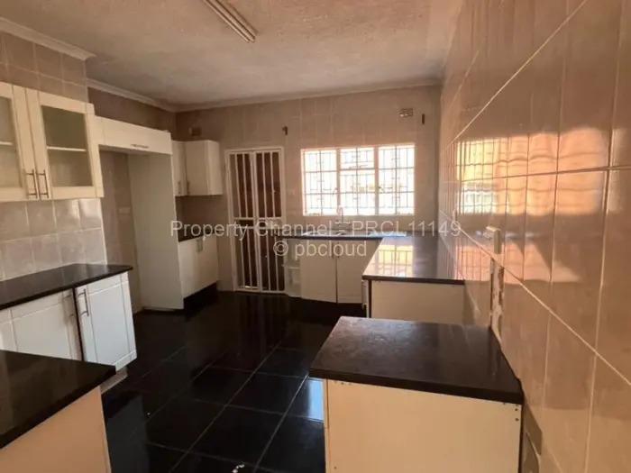 Townhouse/Cluster to Rent in Bluff Hill, Harare