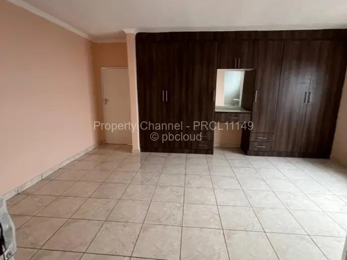 Townhouse/Cluster to Rent in Bluff Hill, Harare