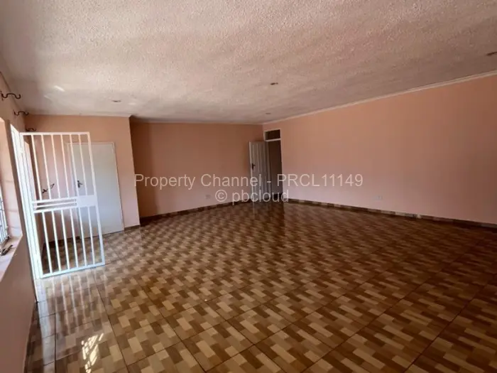 Townhouse/Cluster to Rent in Bluff Hill, Harare