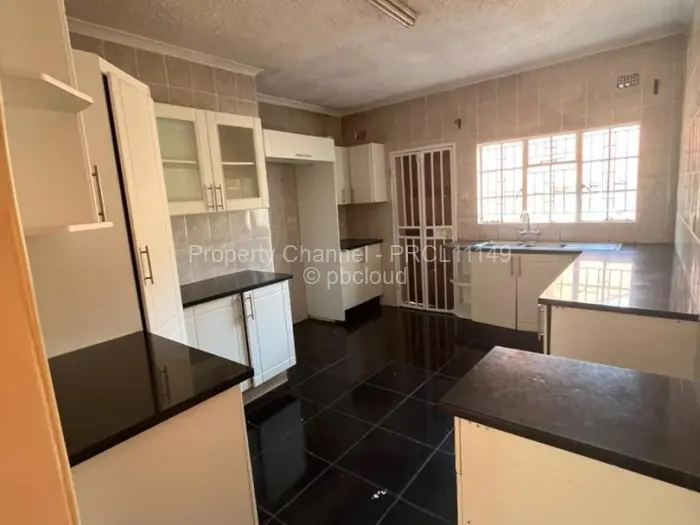 Townhouse/Cluster to Rent in Bluff Hill, Harare