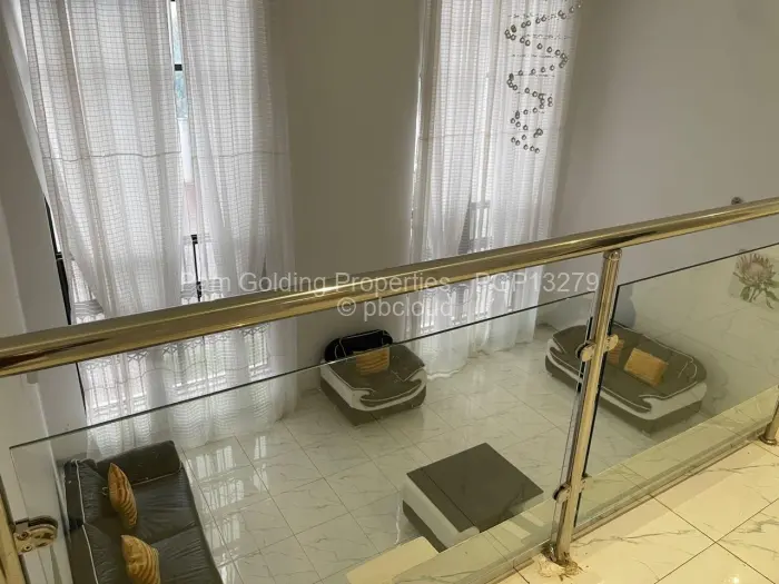7 Bedroom House to Rent in Crowhill Views, Harare