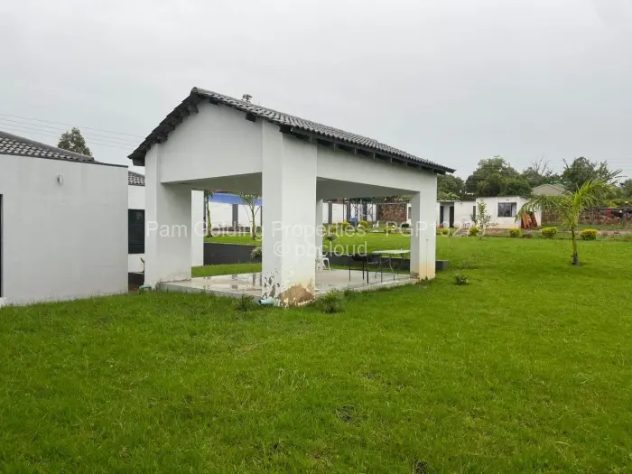 7 Bedroom House to Rent in Crowhill Views, Harare